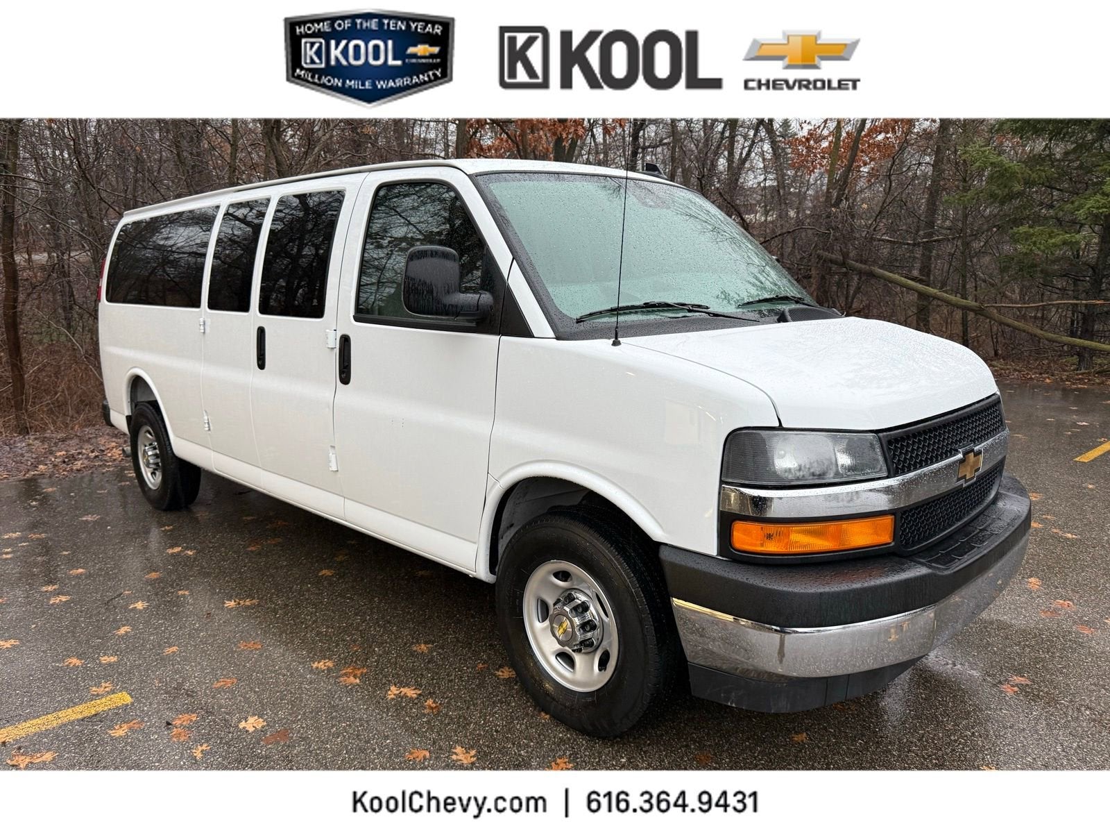2025 Chevrolet Express Passenger 3500 1LT
