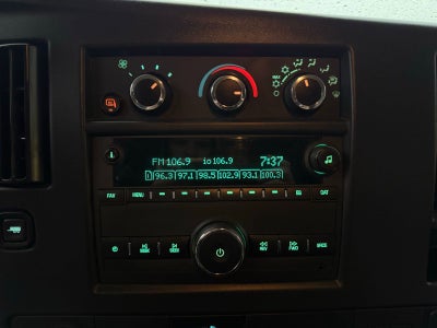 2025 Chevrolet Express Passenger 3500 1LT