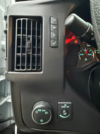 2025 Chevrolet Express Passenger 3500 1LT