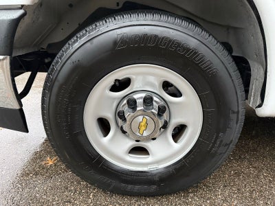 2025 Chevrolet Express Passenger 3500 1LT