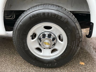 2025 Chevrolet Express Passenger 3500 1LT