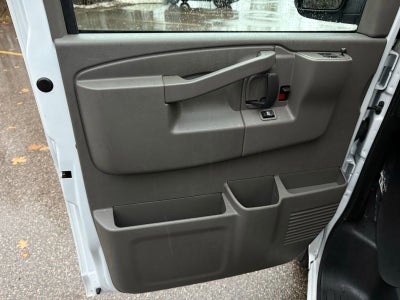 2025 Chevrolet Express Passenger 3500 1LT