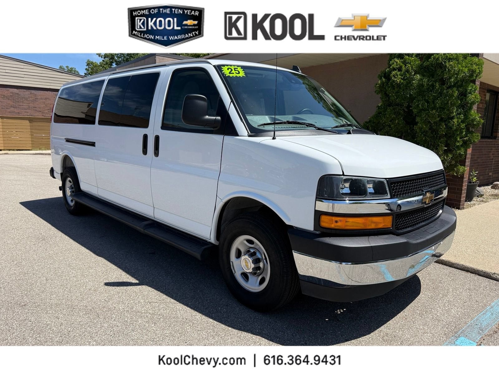 2025 Chevrolet Express Passenger 1LT