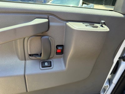 2025 Chevrolet Express Passenger 1LT