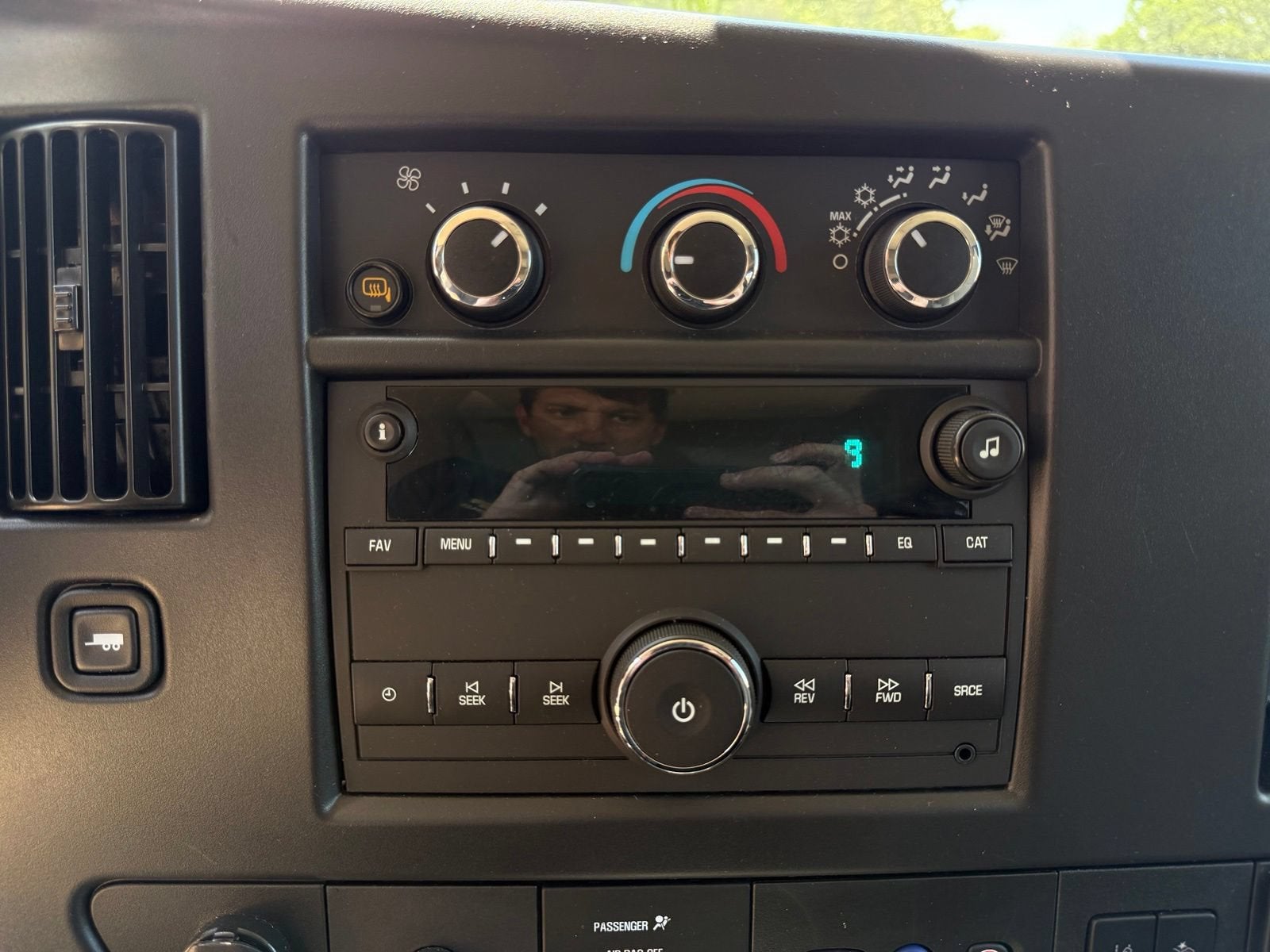 2025 Chevrolet Express Passenger 1LT