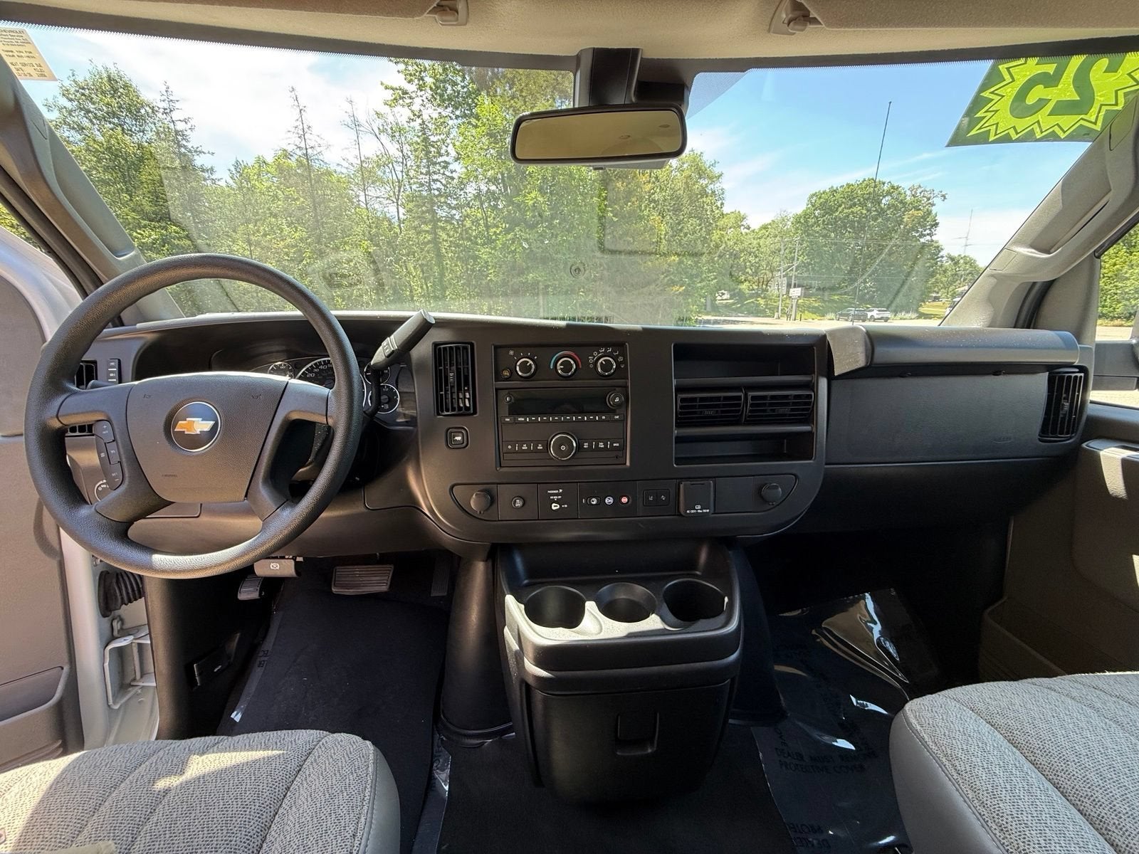 2025 Chevrolet Express Passenger 1LT