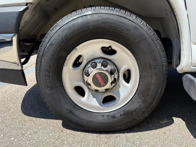 2025 Chevrolet Express Passenger 1LT