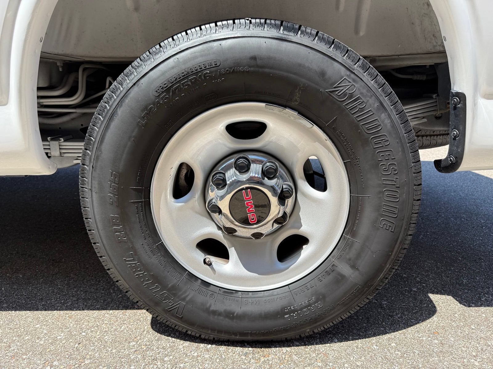 2025 Chevrolet Express Passenger 1LT