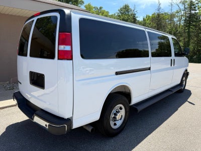 2025 Chevrolet Express Passenger 1LT