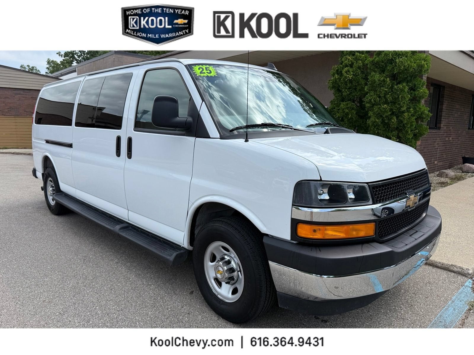 2025 Chevrolet Express Passenger 1LT