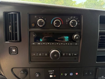 2025 Chevrolet Express Passenger 1LT