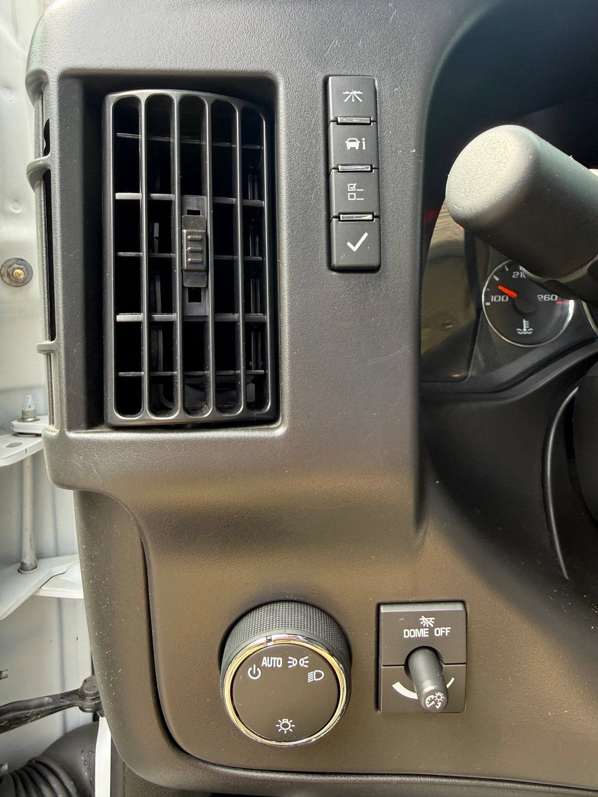 2025 Chevrolet Express Passenger 1LT