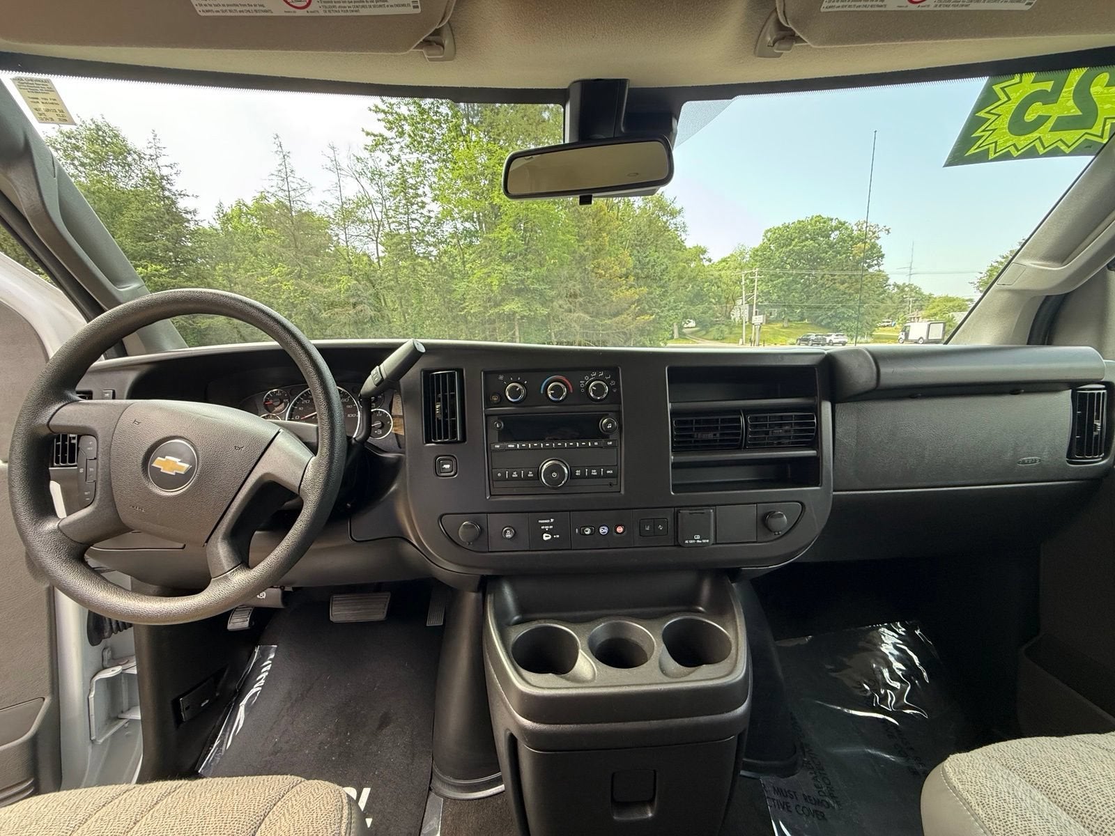 2025 Chevrolet Express Passenger 1LT