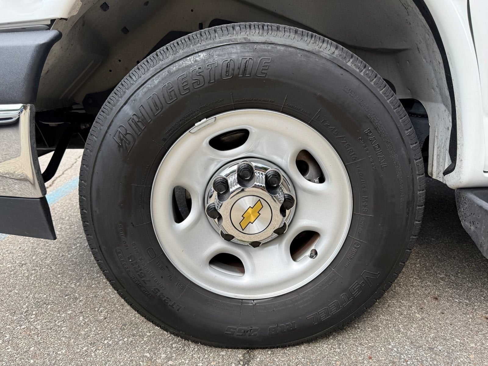 2025 Chevrolet Express Passenger 1LT
