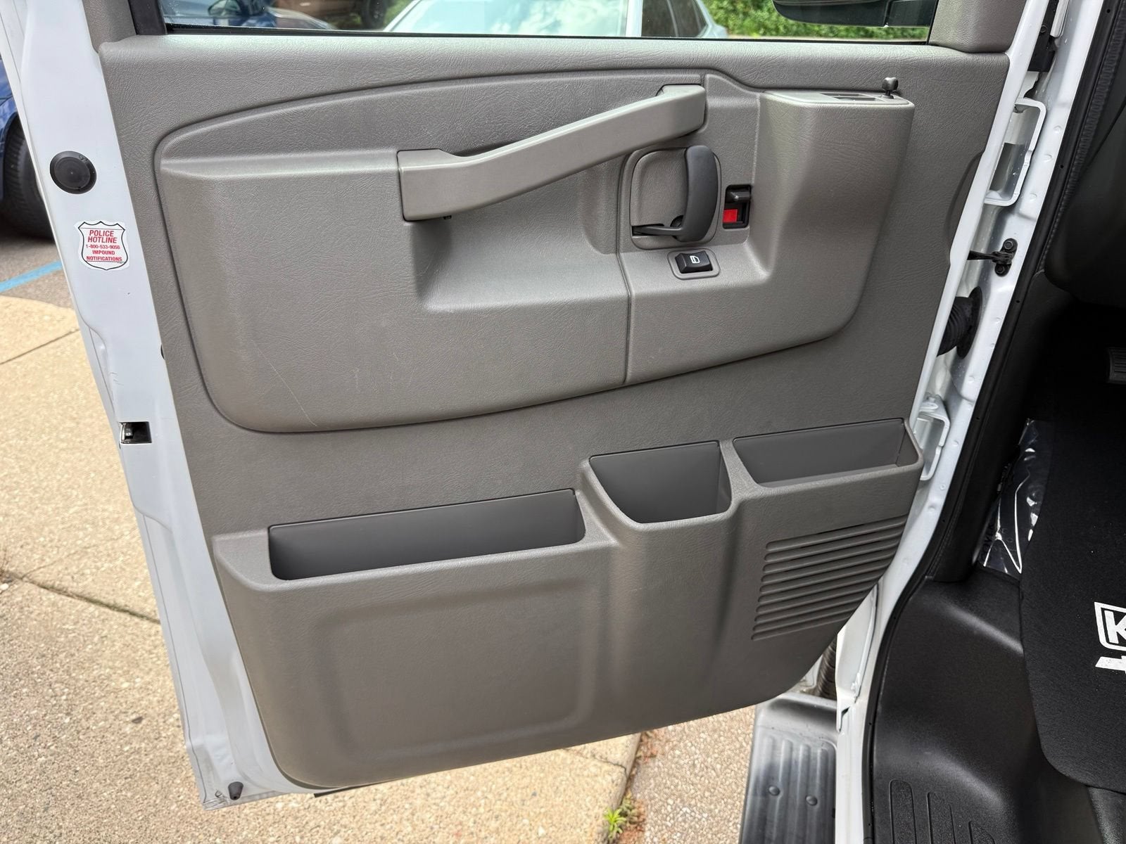 2025 Chevrolet Express Passenger 1LT