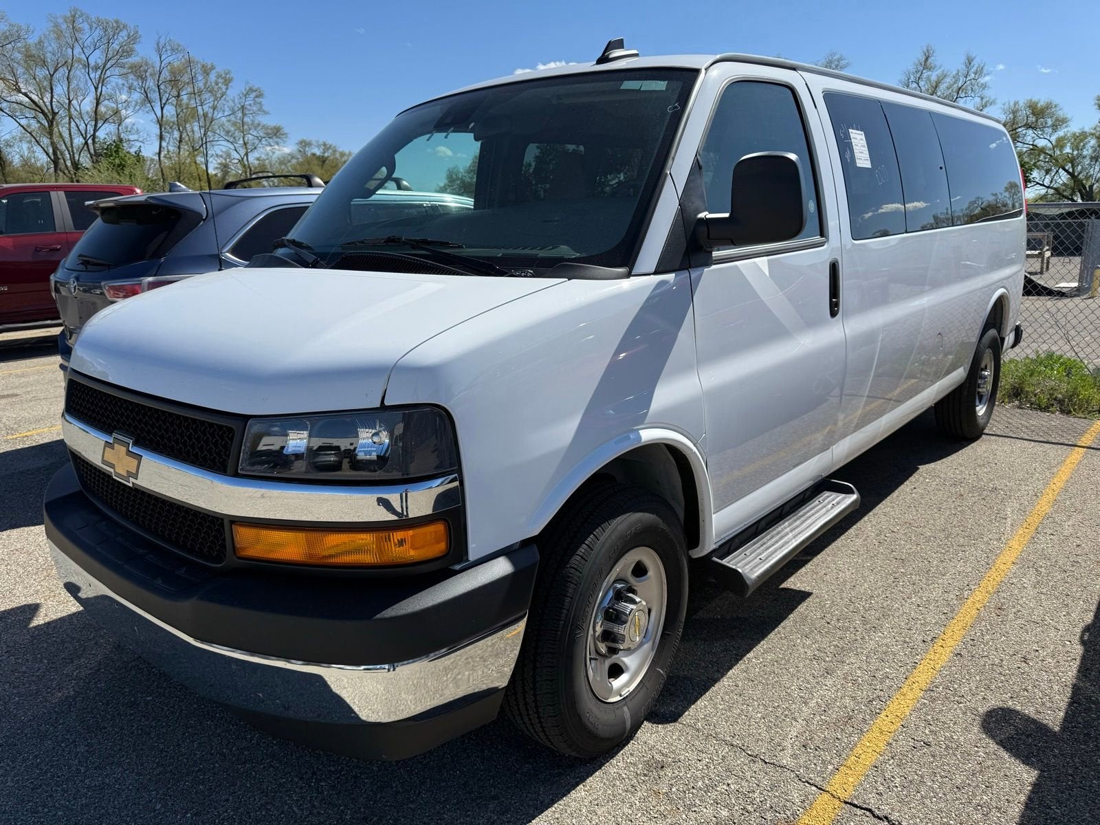 2025 Chevrolet Express Passenger 1LT