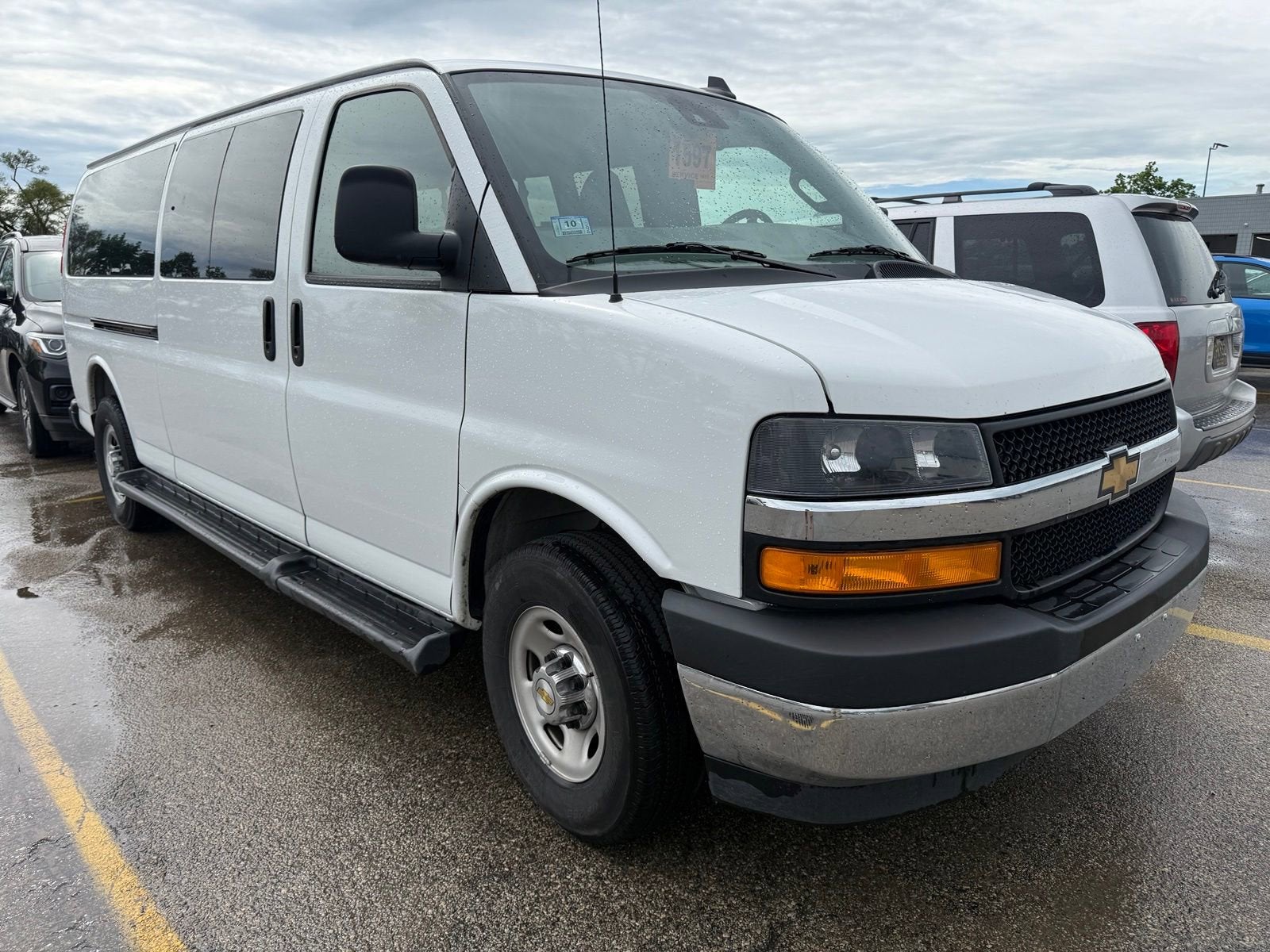 2025 Chevrolet Express Passenger 1LT