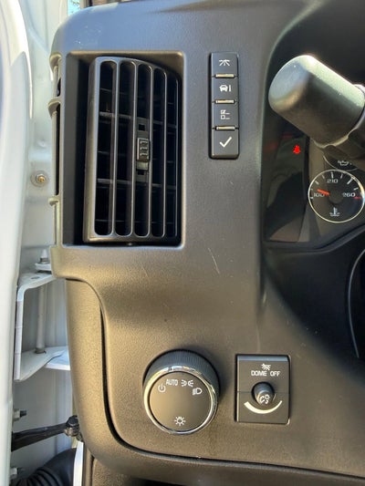2025 Chevrolet Express Passenger 1LT