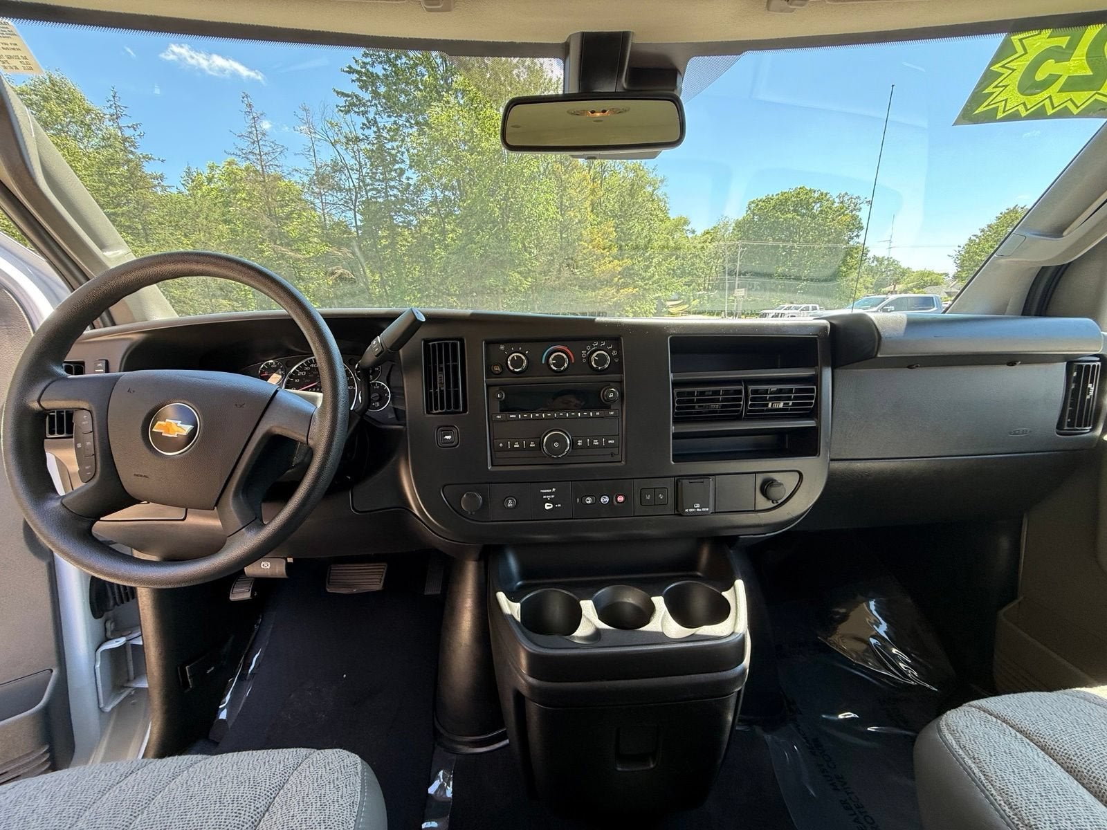 2025 Chevrolet Express Passenger 1LT