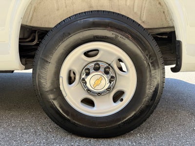 2025 Chevrolet Express Passenger 1LT