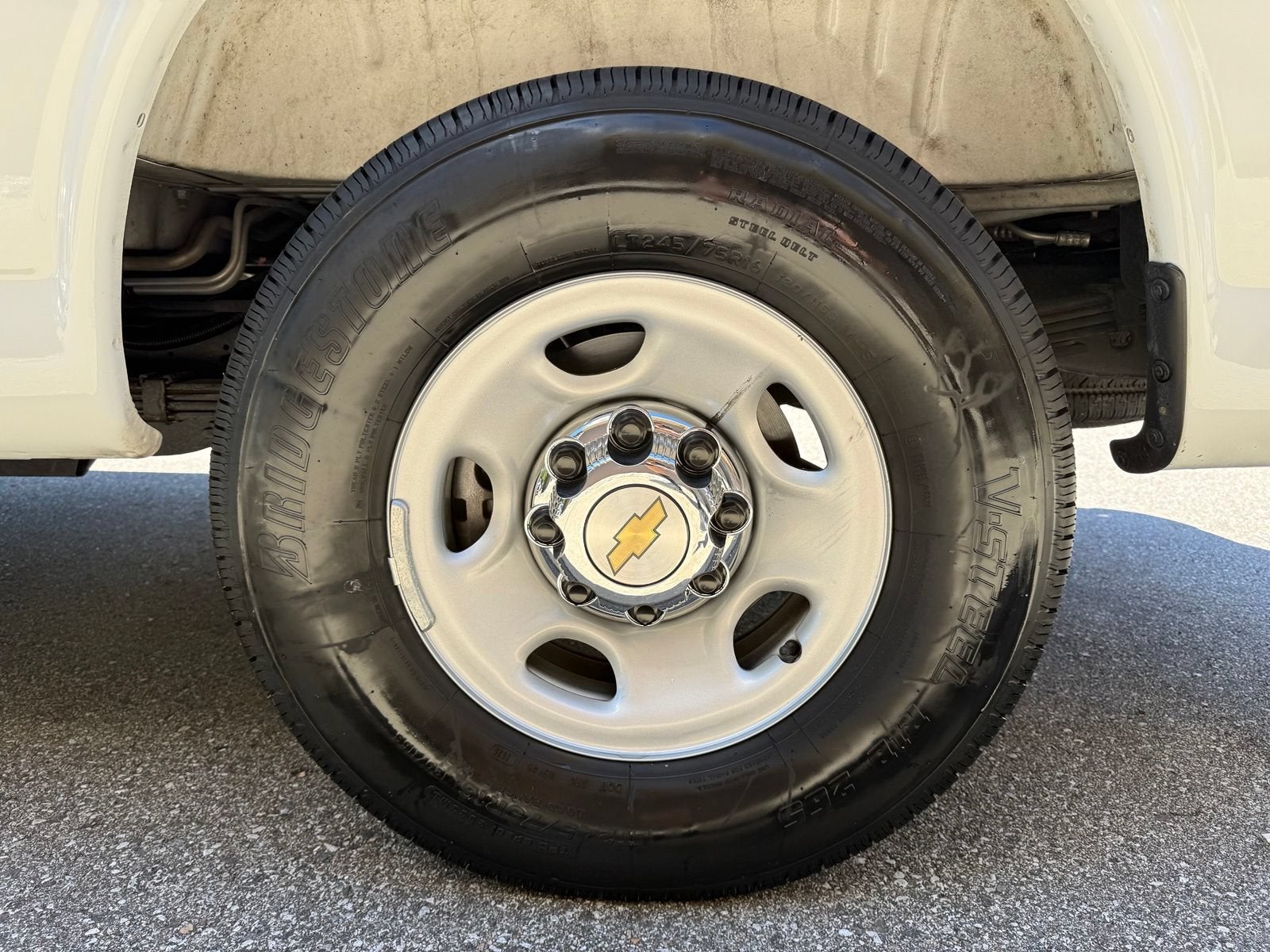 2025 Chevrolet Express Passenger 1LT