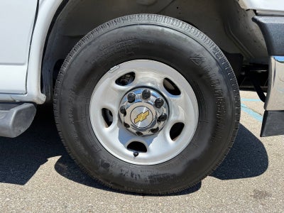 2025 Chevrolet Express Passenger 1LT