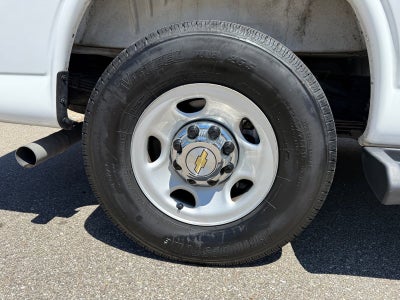 2025 Chevrolet Express Passenger 1LT