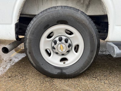 2025 Chevrolet Express Passenger 1LT