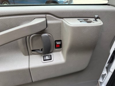 2024 Chevrolet Express Passenger 3500 1LT