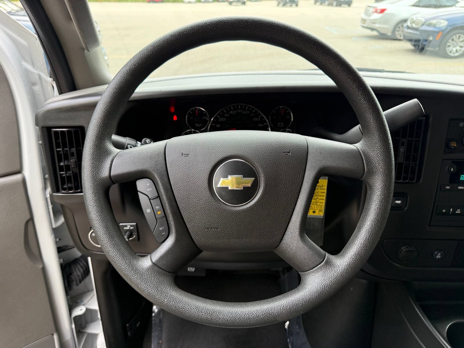 2024 Chevrolet Express Passenger 3500 1LT