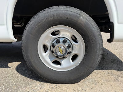 2024 Chevrolet Express Passenger 3500 1LT