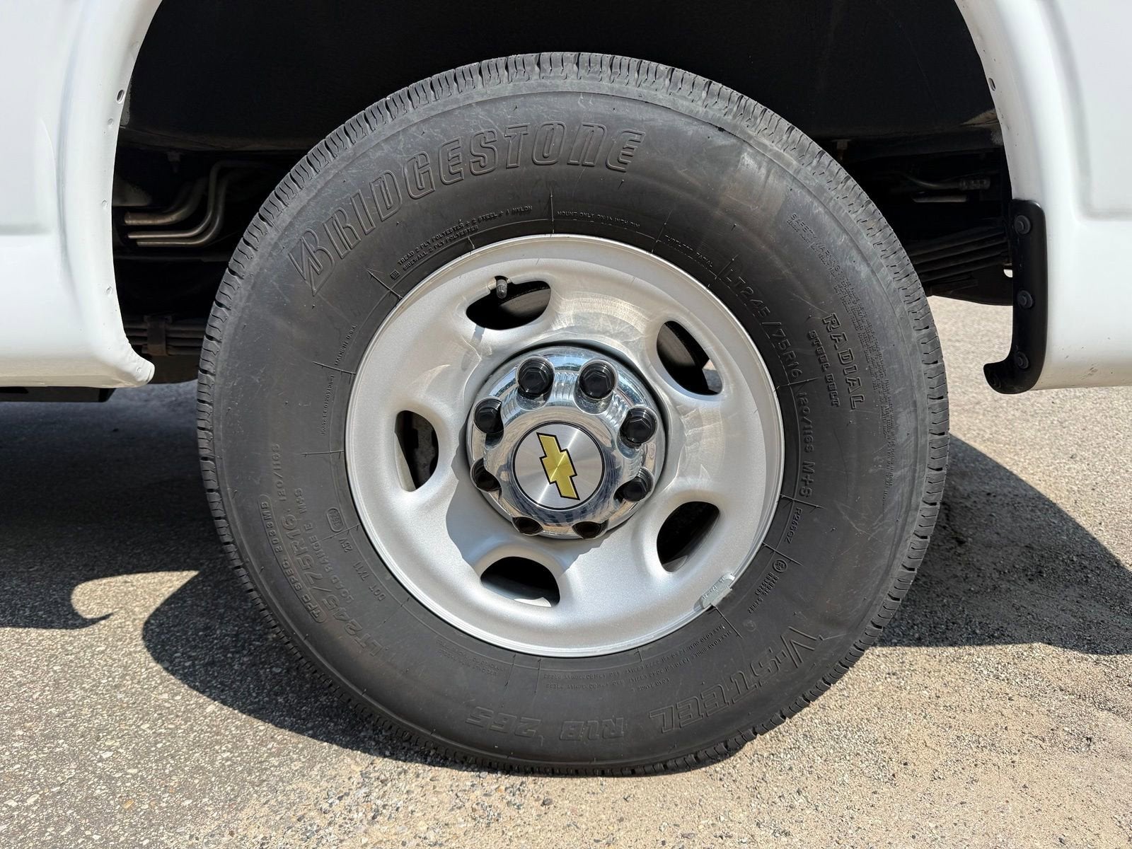 2024 Chevrolet Express Passenger 3500 1LT