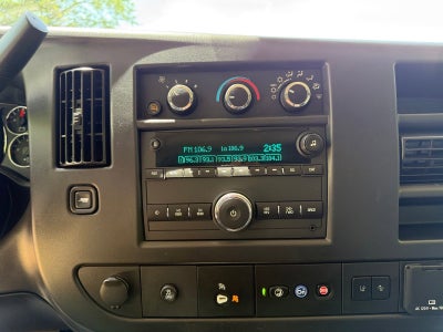 2025 Chevrolet Express Passenger 1LT