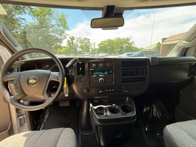 2025 Chevrolet Express Passenger 1LT