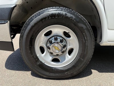 2025 Chevrolet Express Passenger 1LT