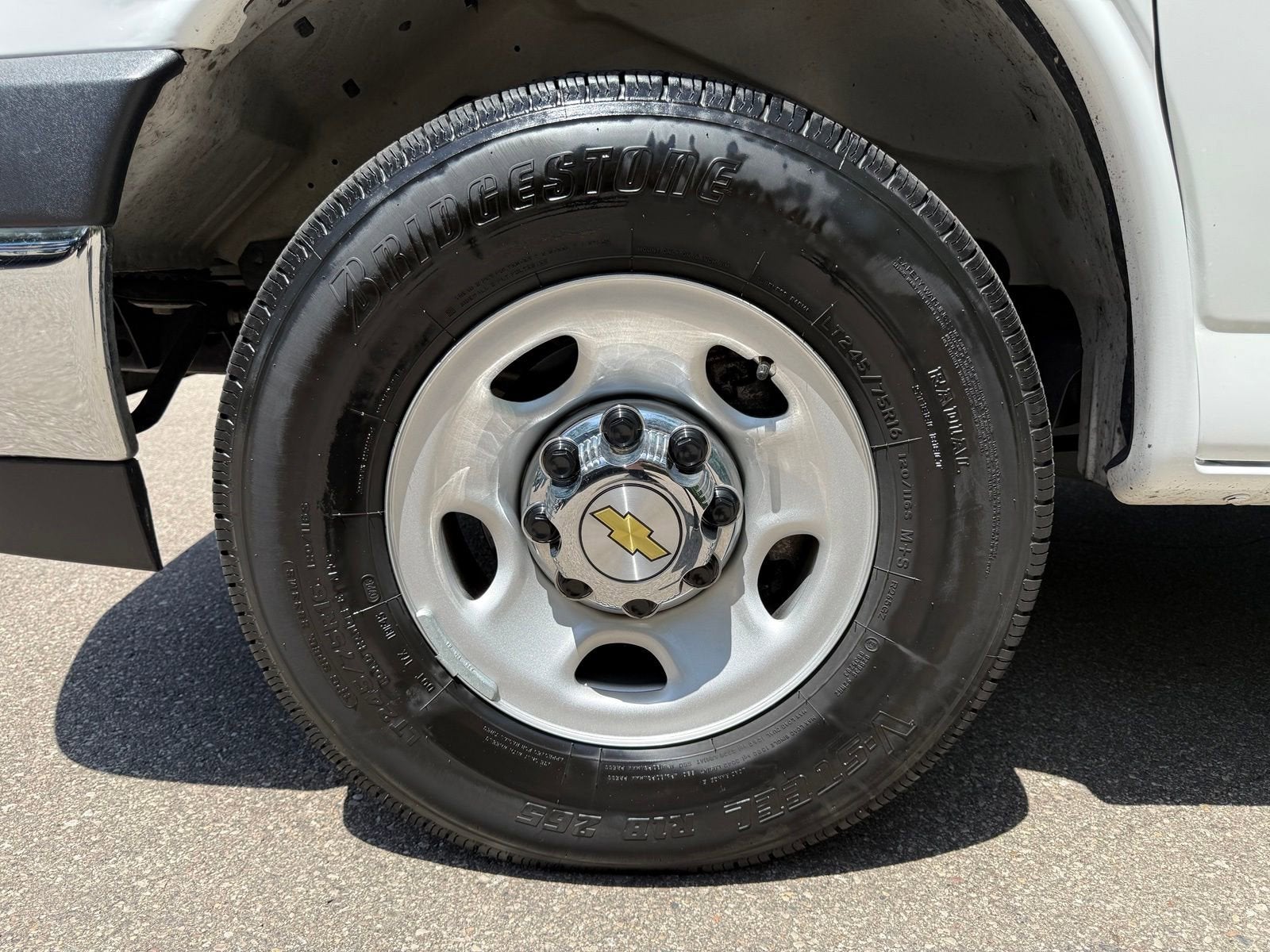 2025 Chevrolet Express Passenger 1LT