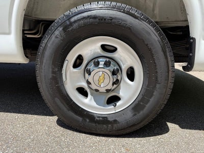 2025 Chevrolet Express Passenger 1LT
