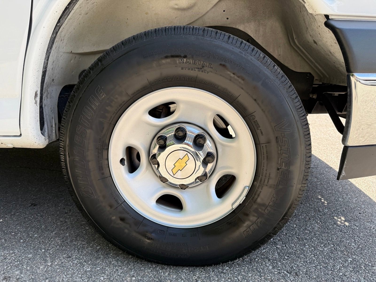 2025 Chevrolet Express Passenger 1LT