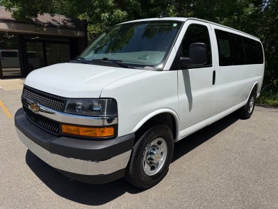 2025 Chevrolet Express Passenger 1LT