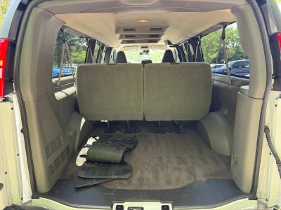 2025 Chevrolet Express Passenger 1LT