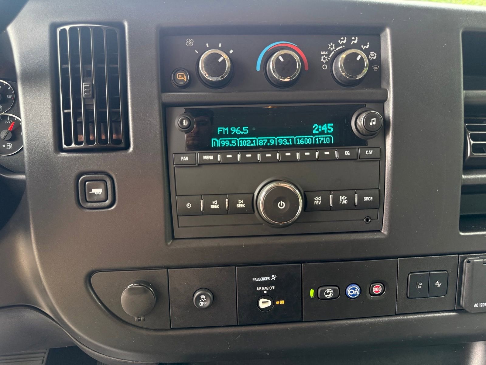 2025 GMC Savana Passenger LT