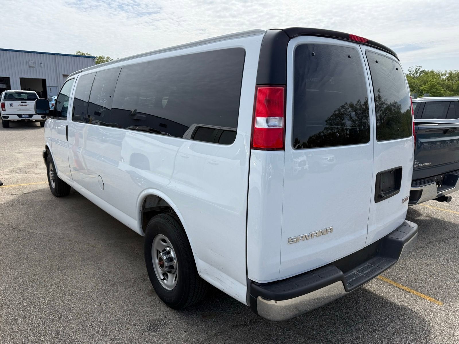 2025 GMC Savana Passenger LT