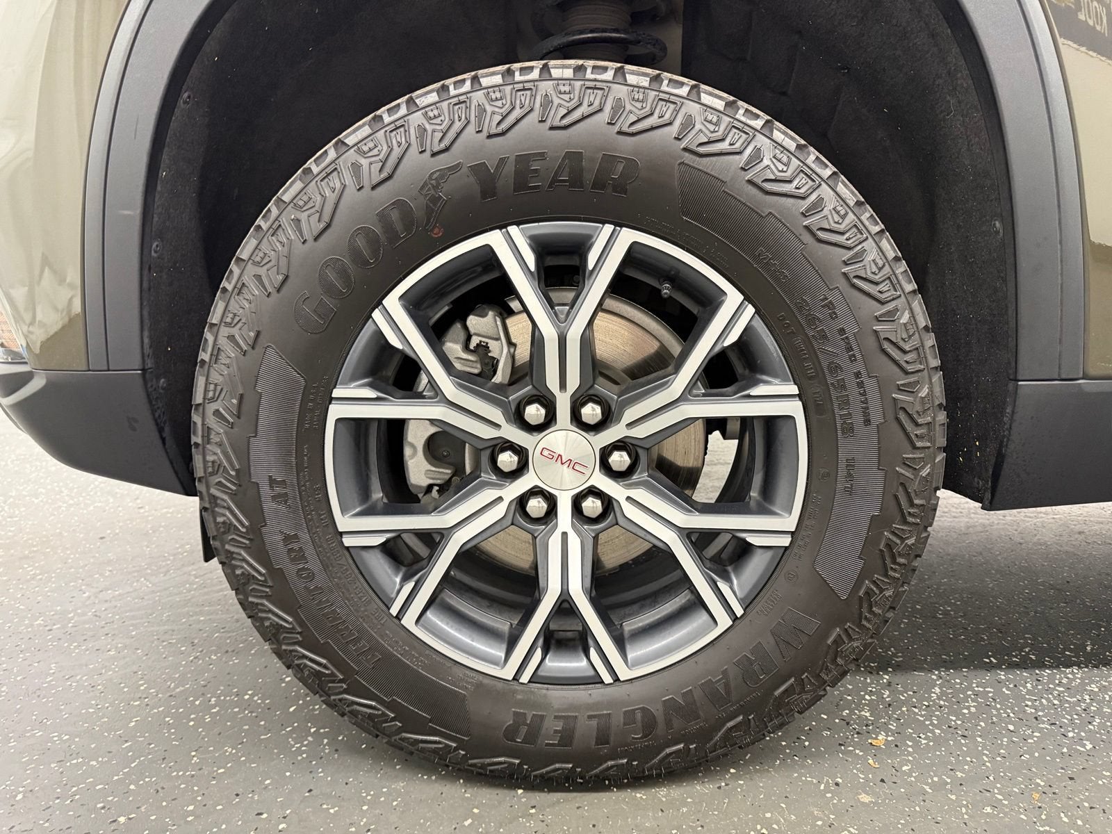 2024 GMC Acadia AT4