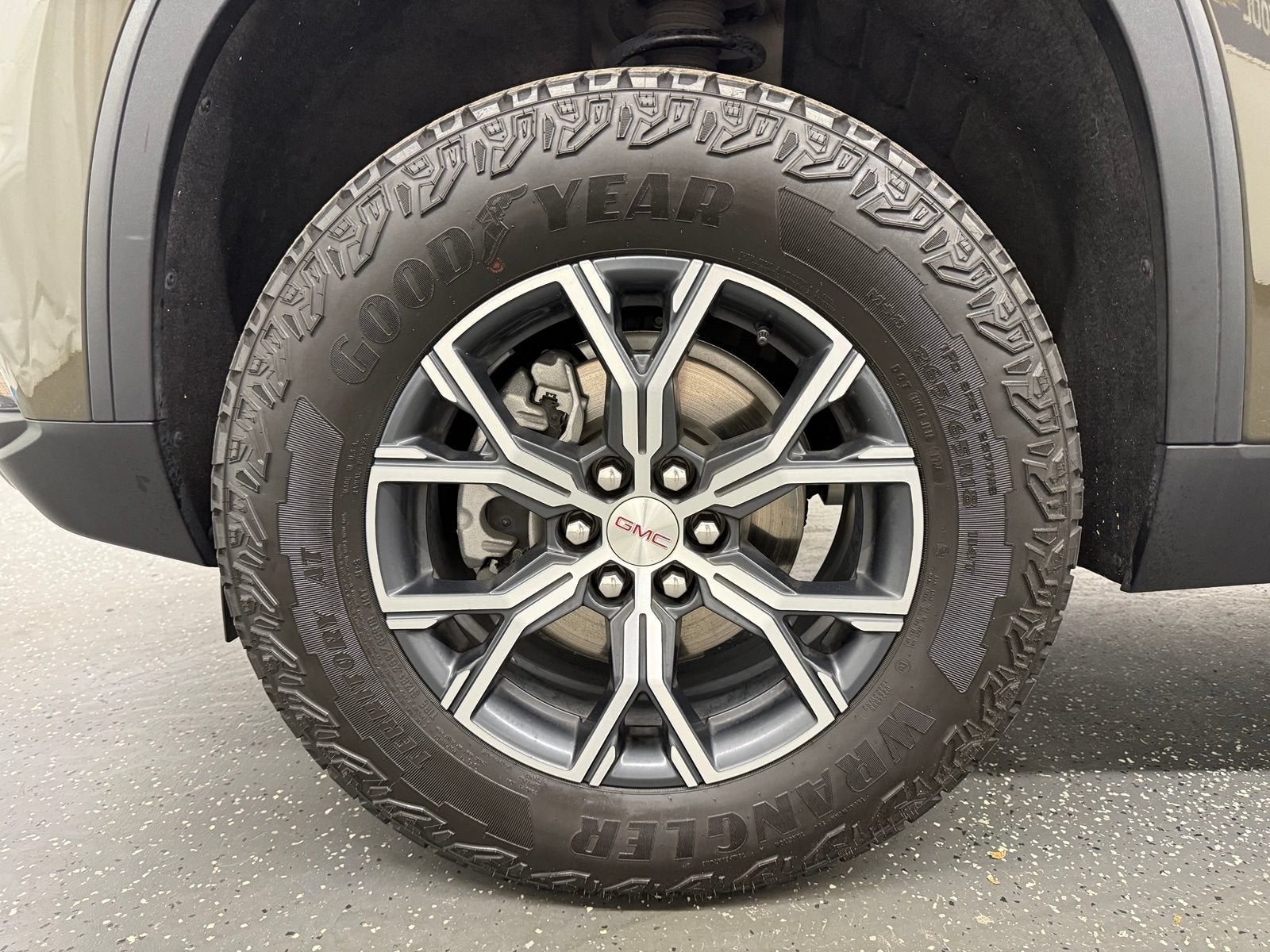 2024 GMC Acadia AT4
