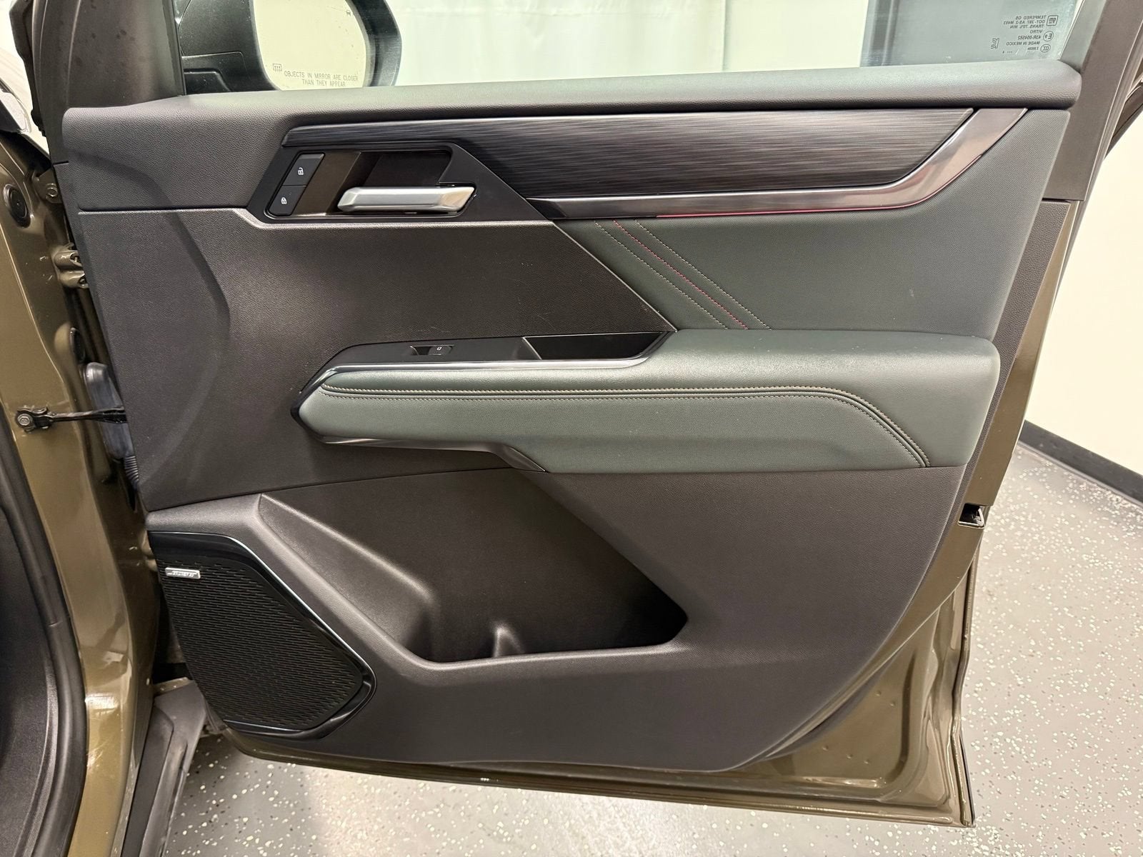 2024 GMC Acadia AT4