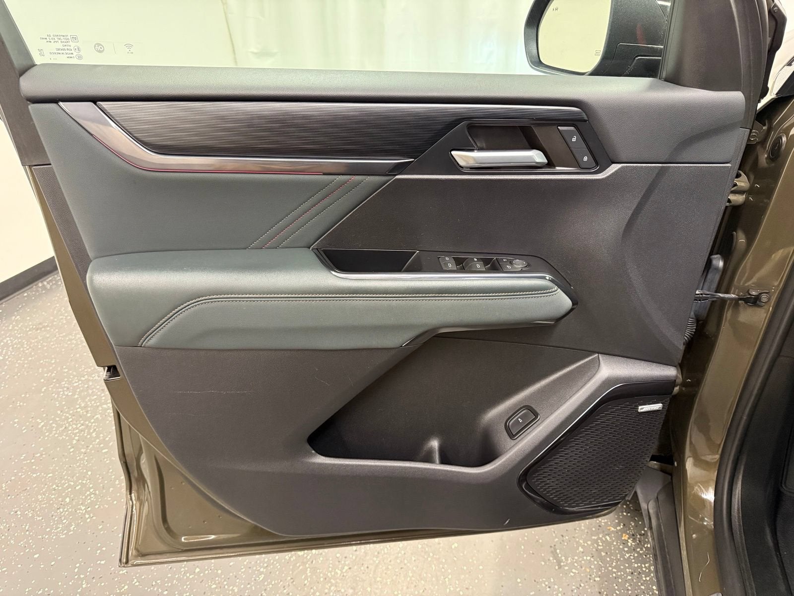 2024 GMC Acadia AT4