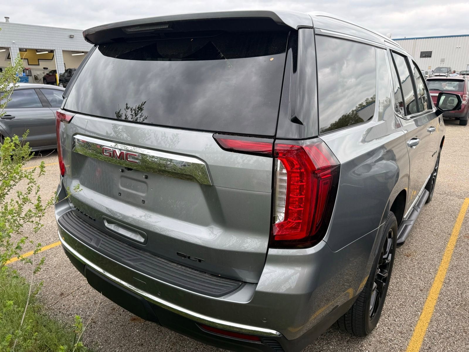 2023 GMC Yukon SLT