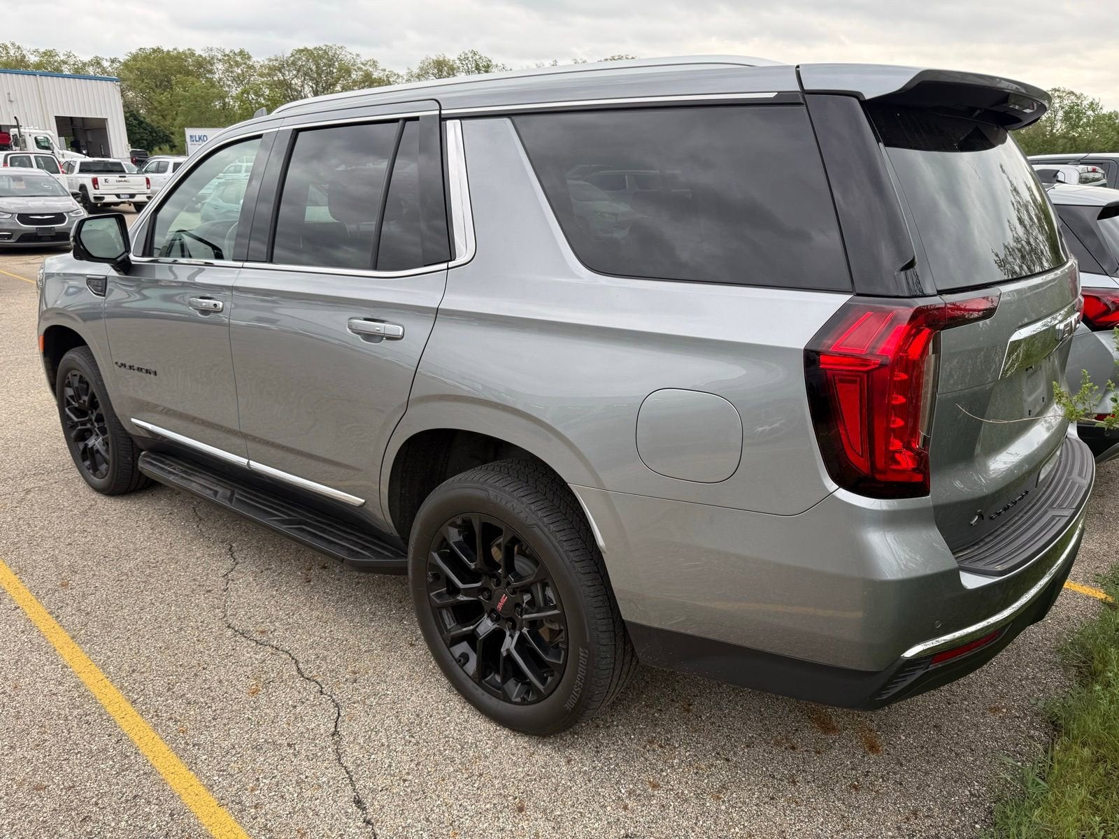 2023 GMC Yukon SLT