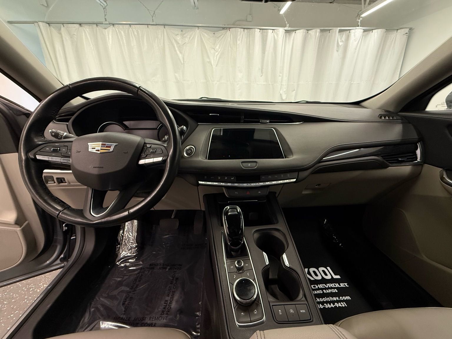 2023 Cadillac XT4 Premium Luxury