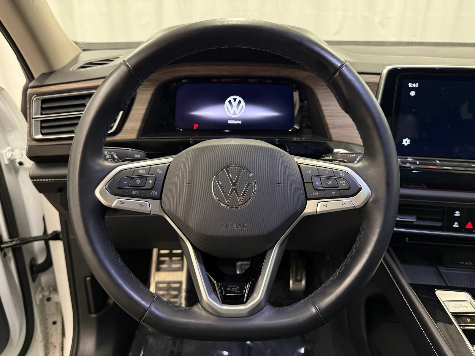 2024 Volkswagen Atlas 2.0T SEL Premium R-Line